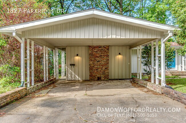 Building Photo - 1827 Parkridge Dr