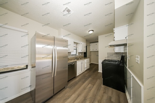 Building Photo - 1106 Sandra Dr