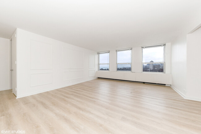 Building Photo - 2626 N Lakeview Ave