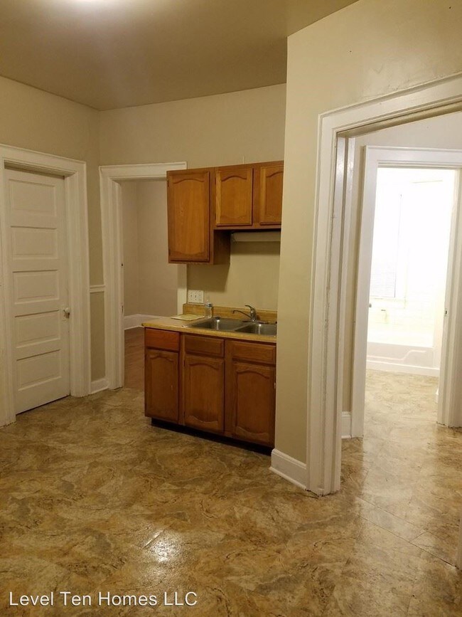 Foto del edificio - 2445-2447 N 34th St