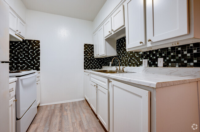 2BR, 1BA - 850SF - Kitchen - Apex Apartments