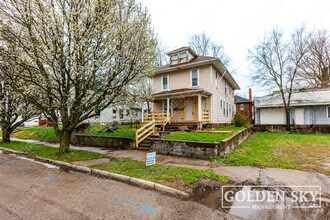 Building Photo - 219 E Willard St