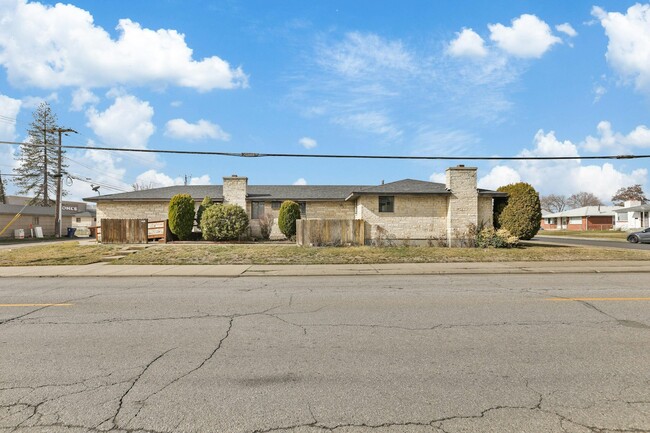 Building Photo - 5125 N Lidgerwood St