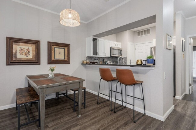 Building Photo - 802 S 1st St