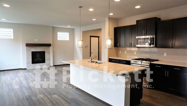 Building Photo - 4 Bedroom at The Reserve at West Hills *MO...