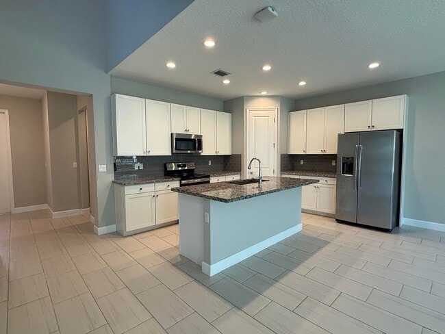 Building Photo - 9028 Kingsmoor Way