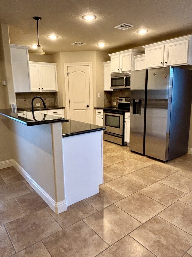 Building Photo - 6525 Llano Ln