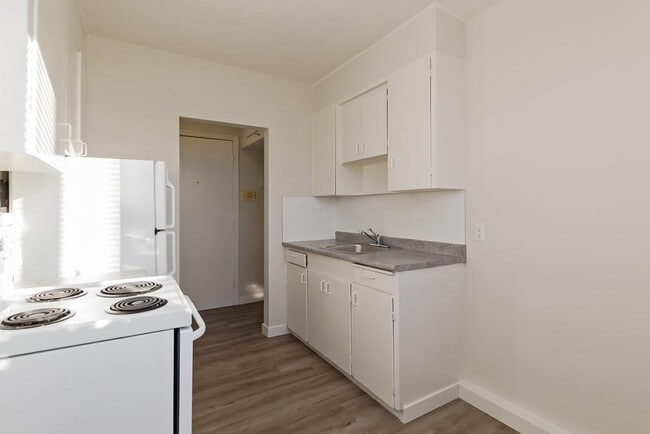 Building Photo - Sherbrooke Manor