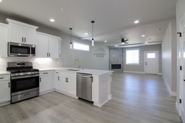 Building Photo - 743 Rio Vista Loop