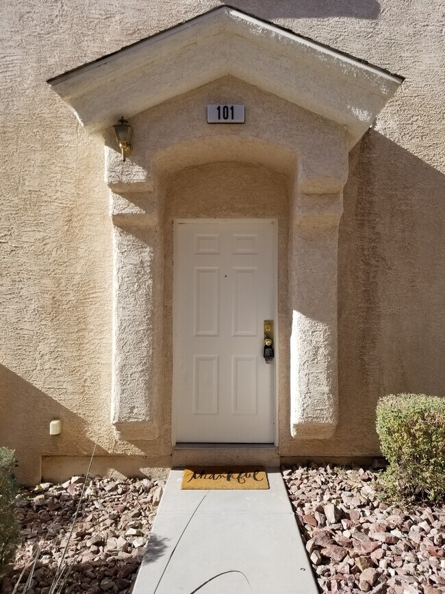 Foto del edificio - 6434 Stone Dry Ave