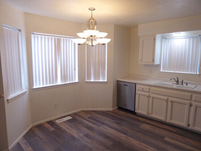 Building Photo - SCHEDULE YOUR SHOWING TODAY