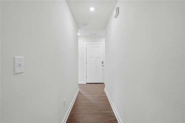 Building Photo - 1313 Valley Dr