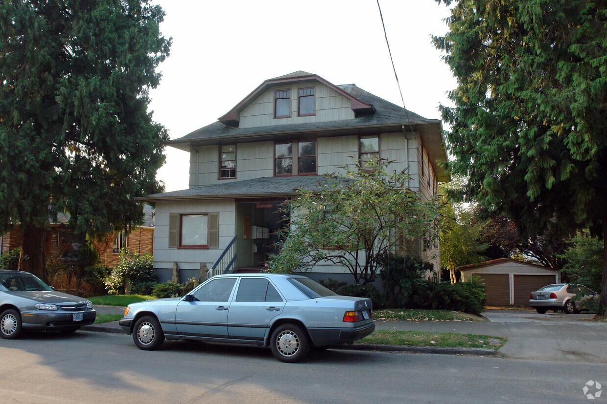 Building Photo - 3804 SE Francis St