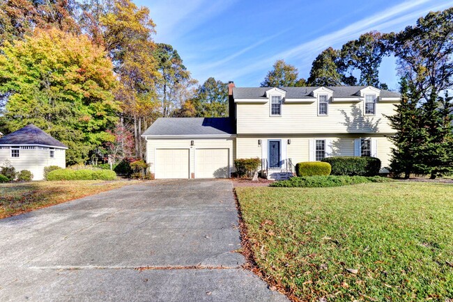 Building Photo - Beautifully Renovated Modern Home Nestled ...