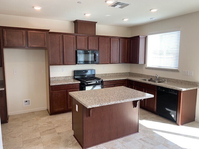 Foto del edificio - Gated community in Rocklin. Available afte...