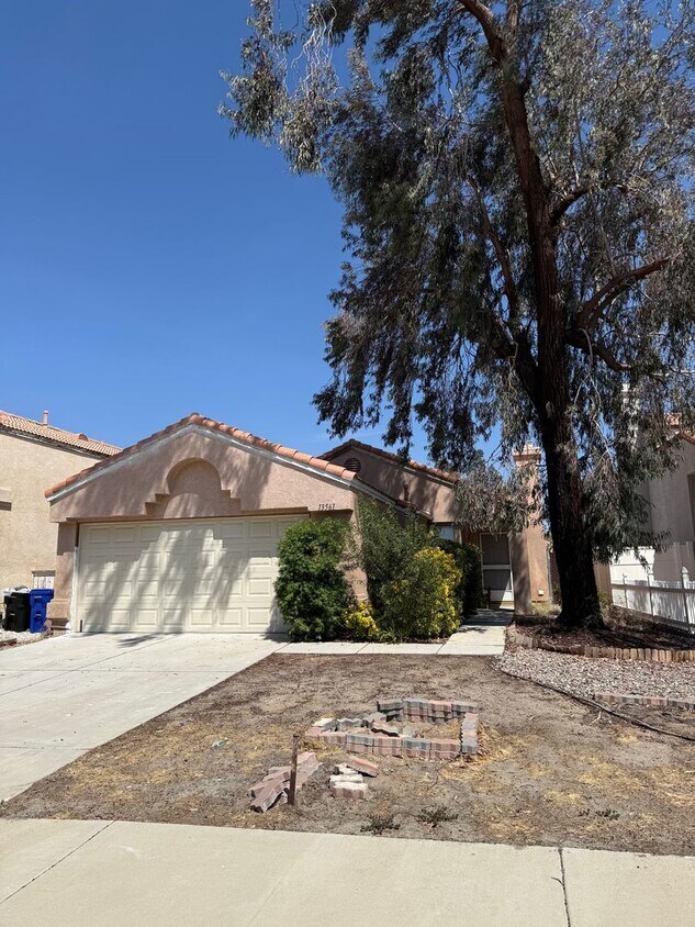 Foto principal - Stylish Single-Story Home with A/C & Firep...