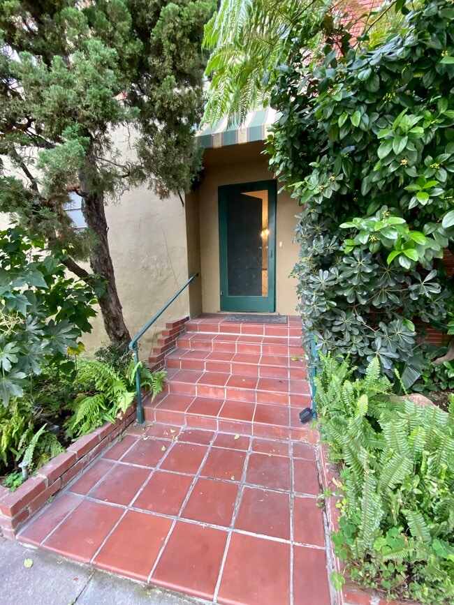 Front of Unit - 1935 1/2 Palmerston Pl