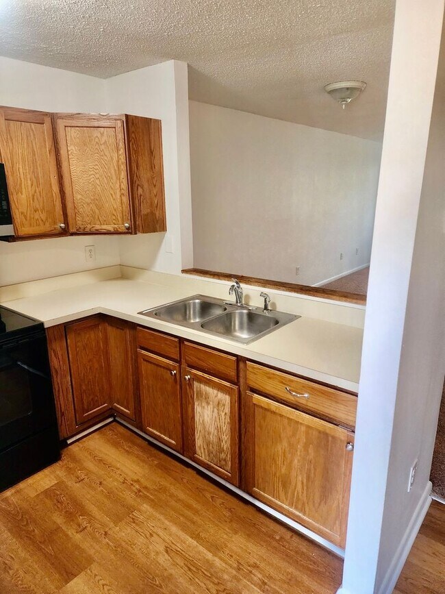 Foto del edificio - 2 bedroom/ 1 bathroom- Peppertree