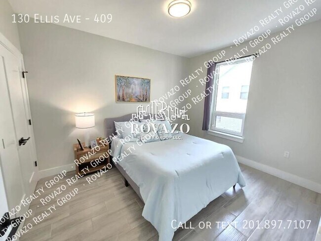 Building Photo - 130 Ellis Ave- 1.5 bedrooms in Irvington