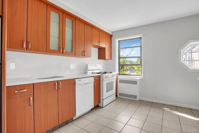 Building Photo - 73 Hilbert St