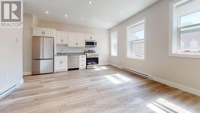 Photo du bâtiment - 39 1st Ave S