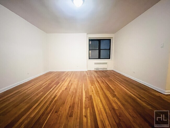 Foto del edificio - 34-15 PARSONS BOULEVARD