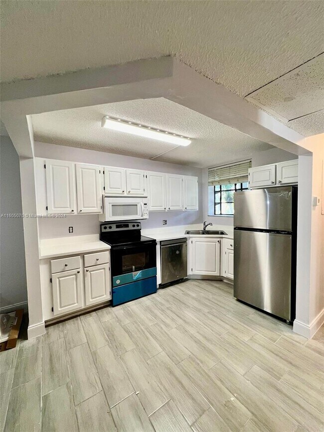 Building Photo - 1258 S Military Trail