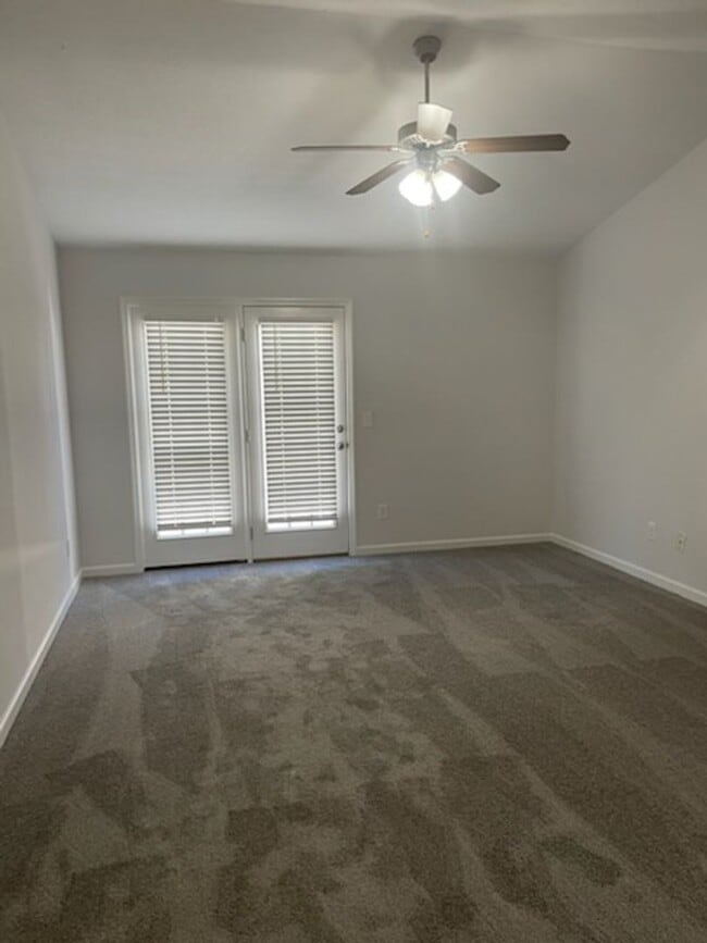 Building Photo - Convenient West Augusta Townhome-Convenien...