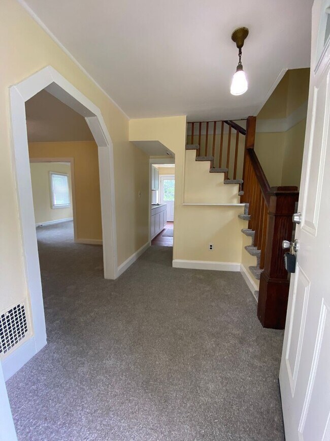 Building Photo - 3 Bedroom, 1 Bathroom Single Family Home i...
