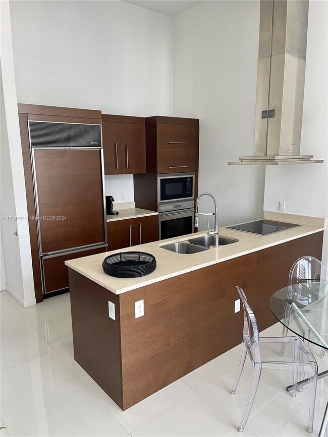 Building Photo - 485 Brickell Ave