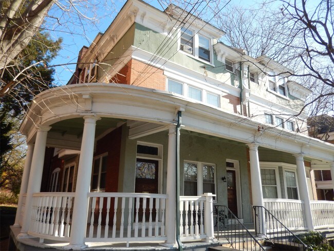 Building Photo - 307 W 18th St