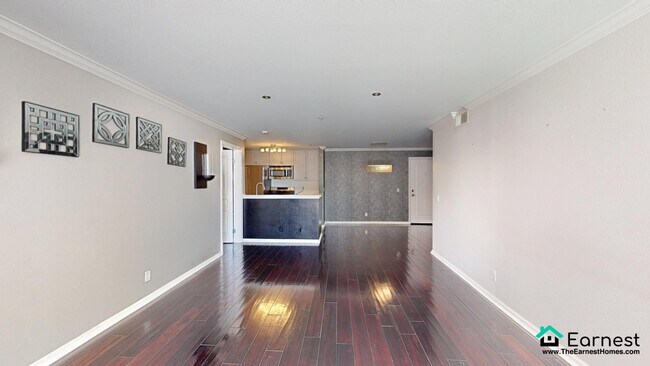 Building Photo - Spacious and Unique Ground-Floor 2BD/2BA U...