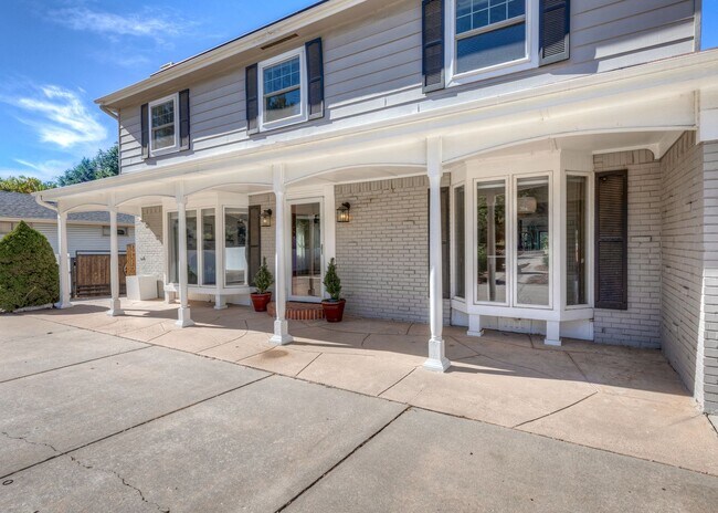 Building Photo - Colorado Springs Country Club Neighborhood