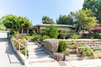Building Photo - 13041 Valleyheart Dr