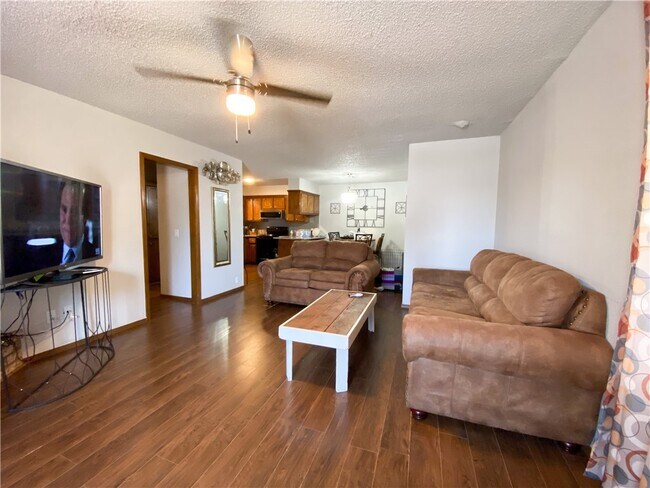 Building Photo - 1105 Parkview Dr