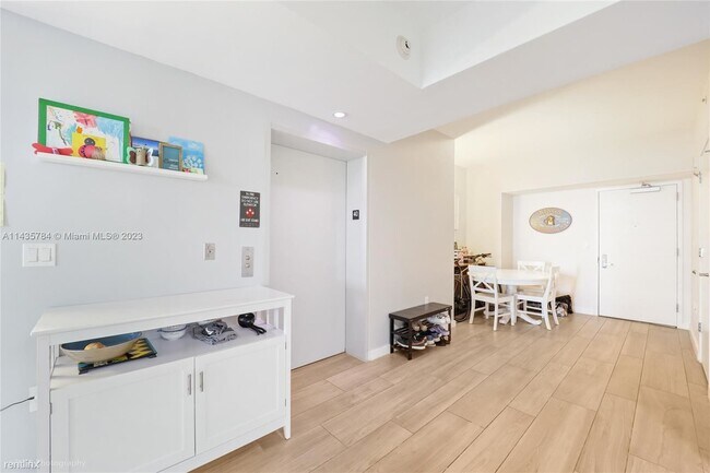 Building Photo - 2 br, 3 bath Condo - 1010 Brickell Ave