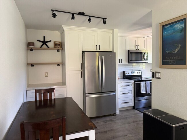 Building Photo - Haleakala Gardens Furnished ground floor 3...