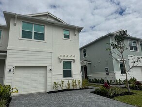 Building Photo - 4663 Hollister Ave