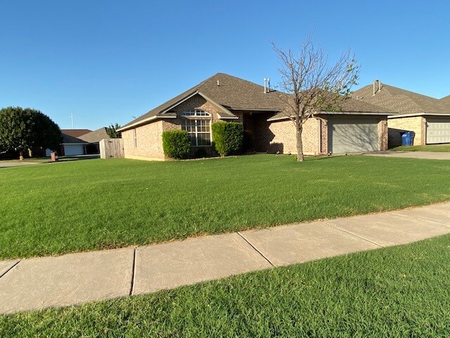 Photo - 715 E Elder Ln House