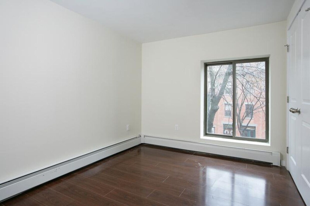 Building Photo - 13 E Springfield St