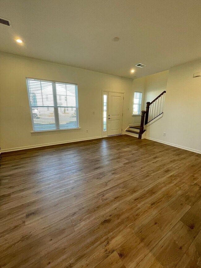 Building Photo - 3BR/2BA Townhome in Popular Pringle Towns