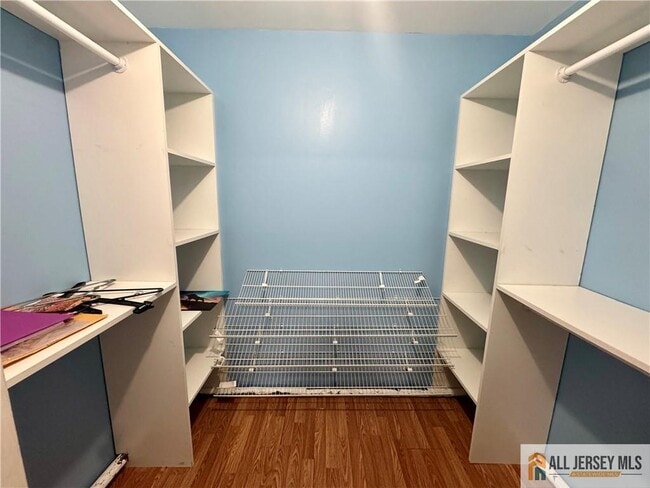 Building Photo - 39 Hillcrest Ave