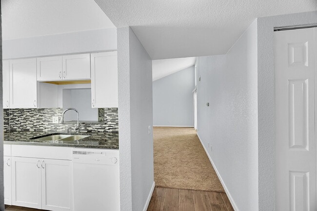 Building Photo - $1,595.00 - 1 Bed, 1 Bath, Apartment in Au...