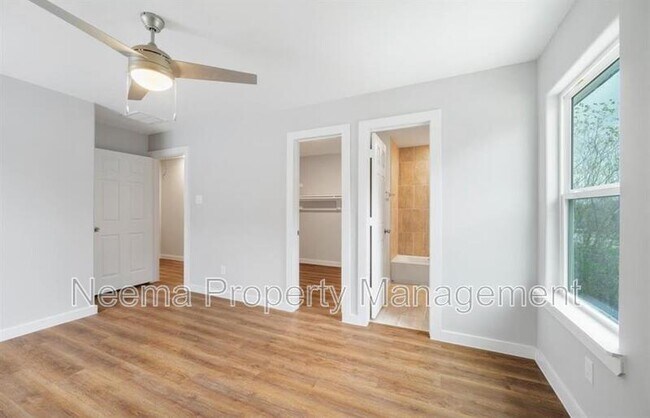 Foto del edificio - 8715 Bertwood St