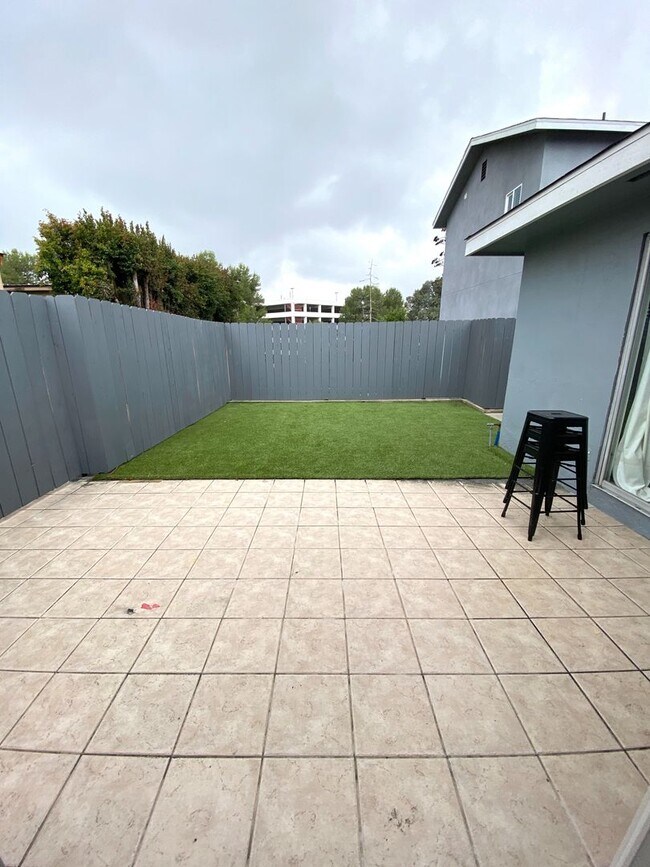 Foto del edificio - 4BD/2BA, Remodeled Kitchen! Newer Floors!