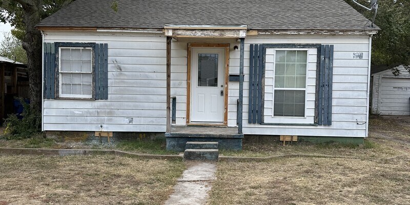 Primary Photo - 511 N B St