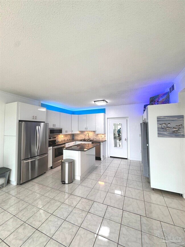 Foto del edificio - 825 Bayshore Dr