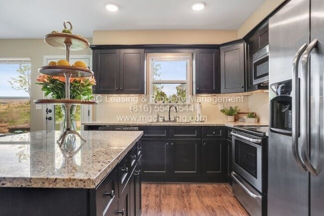 Foto del edificio - Elegance with Full Basement - North of the...