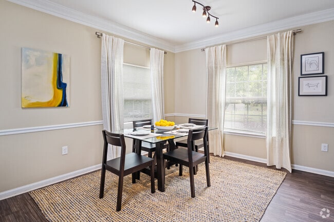 2BR, 2BA - 1,275SF - Dinning Room - Crowne on 10th
