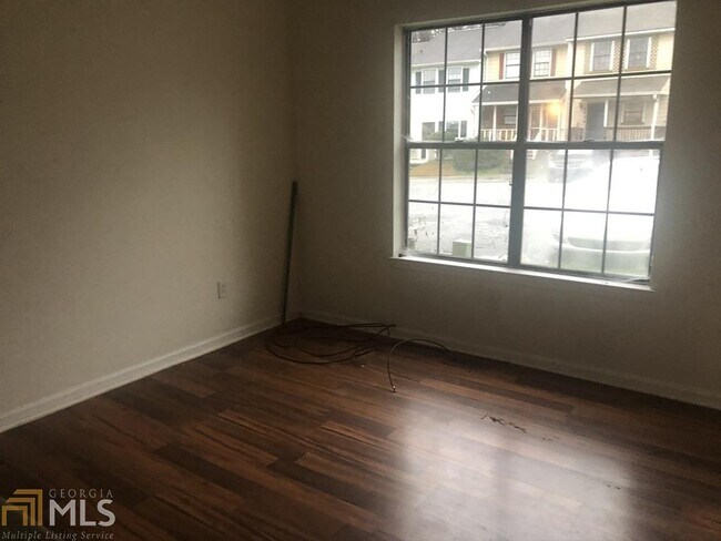 Building Photo - 6993 Oakhill Cir